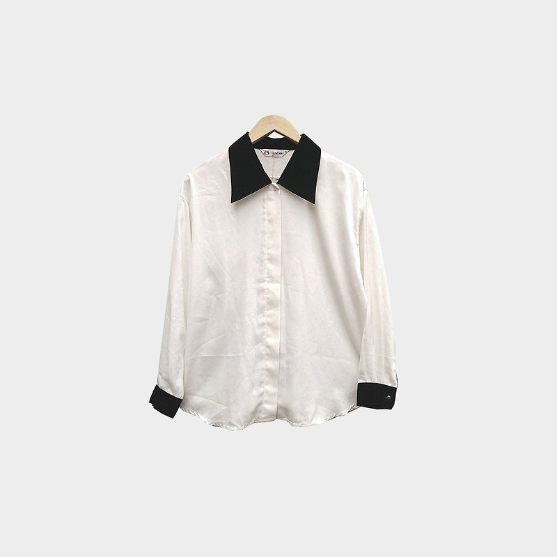 Ancient black velveteen white shirt 030 - เสื้อเชิ้ตผู้หญิง - เส้นใยสังเคราะห์ ขาว