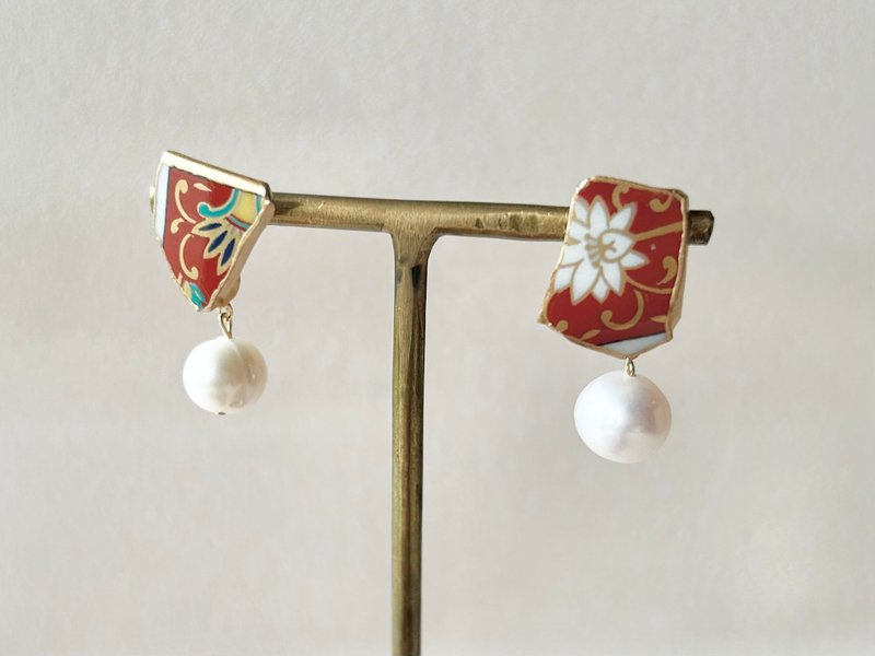 【金具が選べる】有田焼　金継ぎ　ピアス　イヤリング　花柄　リーフ柄　揺れる　淡水パール　天然石　伝統工芸　No.135 - 耳環/耳夾/耳骨夾 - 陶 紅色