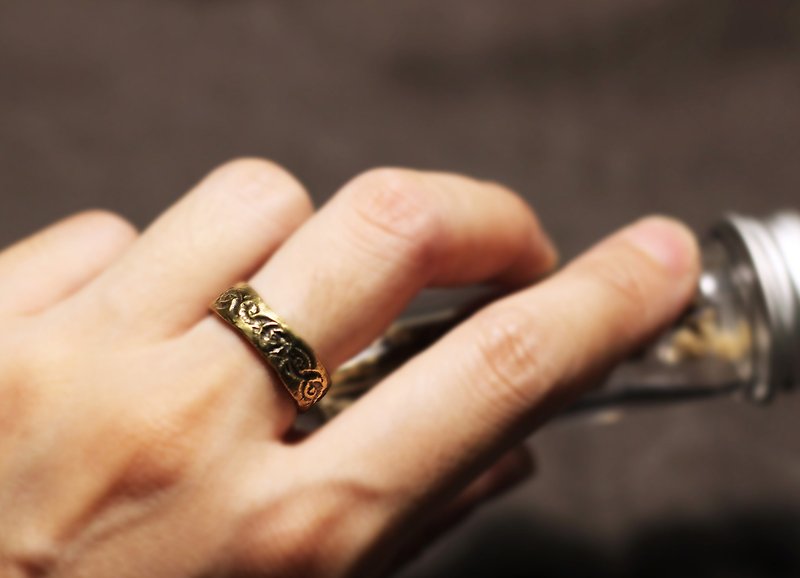 Lace texture brass ring - แหวนทั่วไป - ทองแดงทองเหลือง สีเหลือง