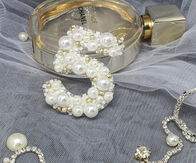 Custom brooch Personalized Brooch Pearl design brooch letter