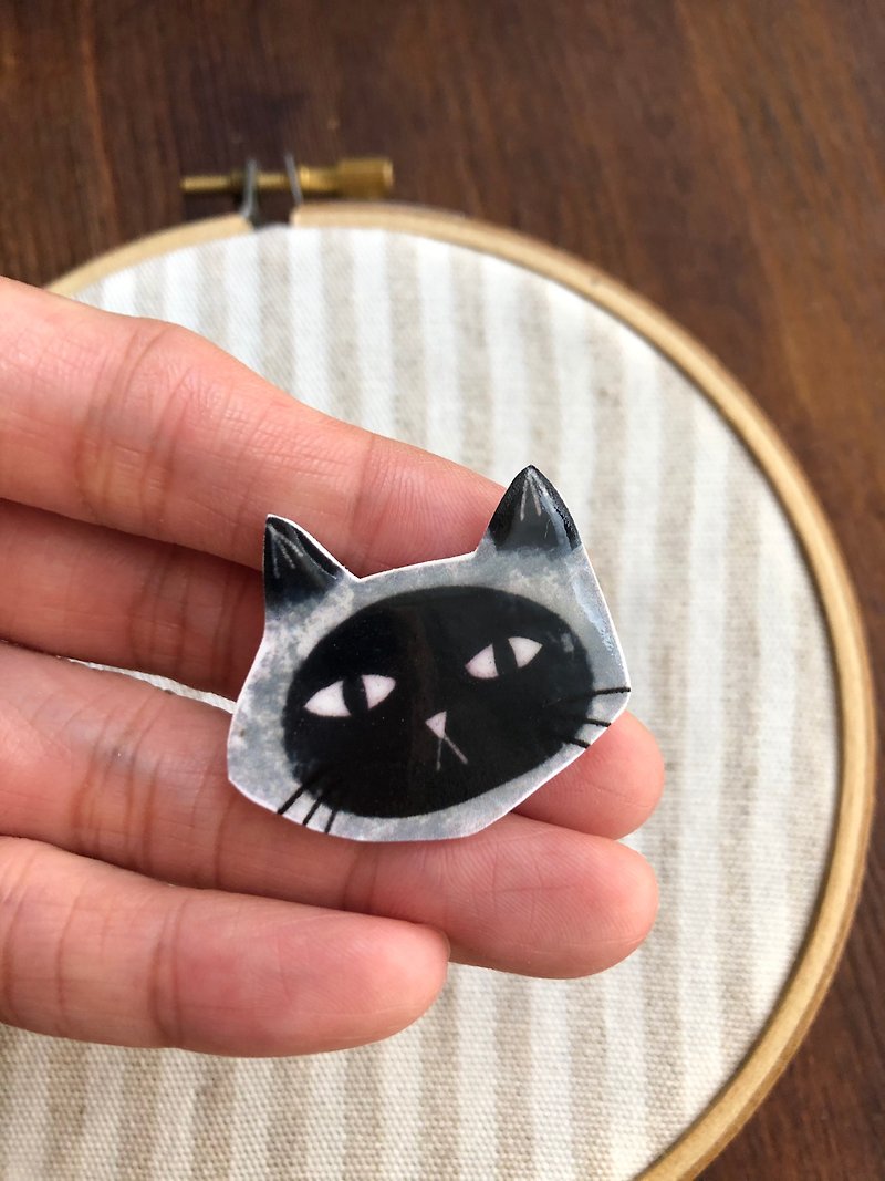 Cat brooch handmade illustration jewelry pin badge - เข็มกลัด - พลาสติก สีเทา
