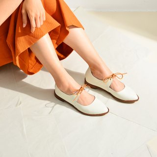 Pointy-toe Flats | white