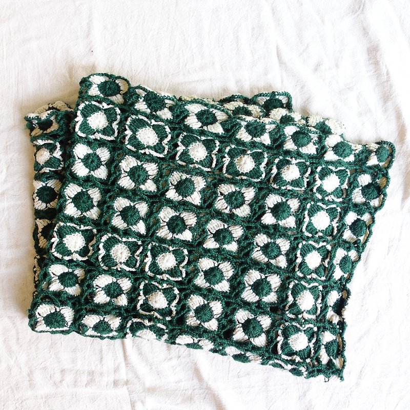 BajuTua / warm old things / green and white hook flower wool blanket - ผ้าห่ม - เส้นใยสังเคราะห์ สีเขียว