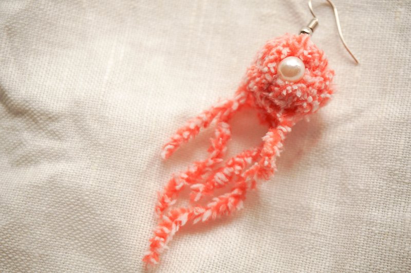 手工鉤織耳環 | 粉紅水母(單支) - Earrings & Clip-ons - Other Materials Pink