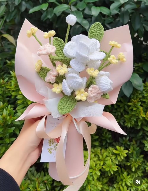 Faya 毛線永生花｜鉤織小物 茉莉滿天星花束 手工針織花束 編織花 鉤織花 針織花 情人節禮七