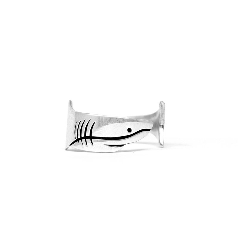 Cape Clasp sterling silver shark ring - แหวนทั่วไป - เงิน สีเงิน