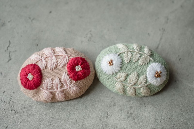 Flower Pattern Embroidery Brooch - Brooches - Thread Pink