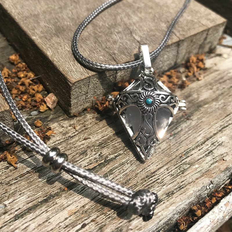 【Lost and find】Natural stone fluorite Labradorite carved frame neck - Necklaces - Gemstone Blue