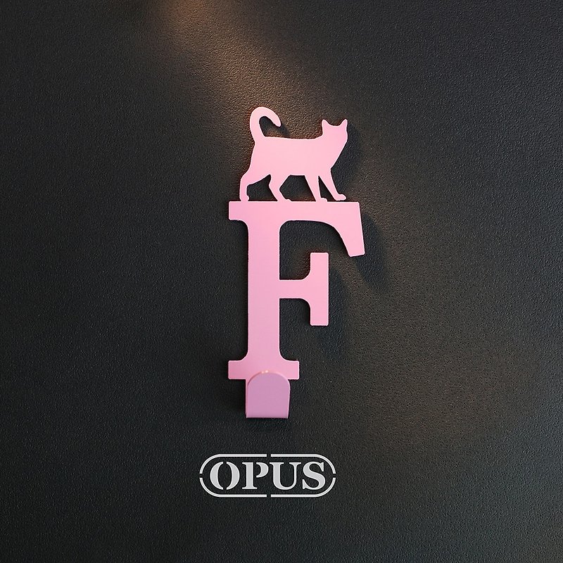 【OPUS Dongqi Metalworking】When a Cat Meets the Letter F - Hanging Hook (Pink)/Wall Decoration Hook - กล่องเก็บของ - โลหะ สึชมพู