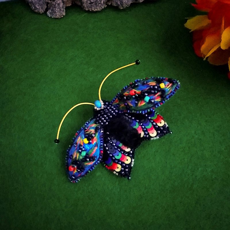 Beaded brooch beetle Brooch Butterfly Brooch insect Brooch bee rainbow Moth - Brooches - Glass 