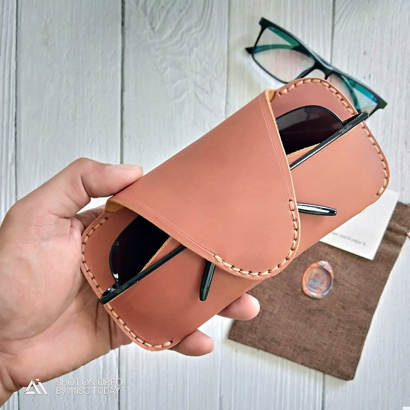 กระเป๋าซองแว่นตา แบบคาดเข็มขัด Brick Glasses Case cowhide leather handmade - แว่นกันแดด - หนังแท้ สีส้ม