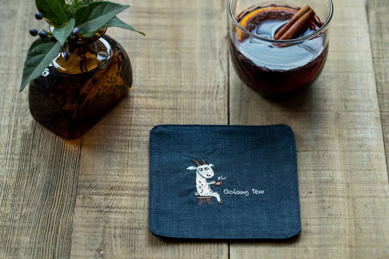 Goat embroidered coaster deep green - ที่รองแก้ว - ผ้าฝ้าย/ผ้าลินิน สีน้ำเงิน