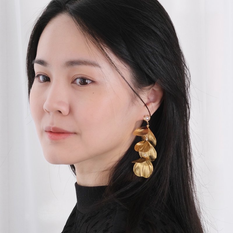 Elegant Bronze pearl long earrings - ต่างหู - ทองแดงทองเหลือง 