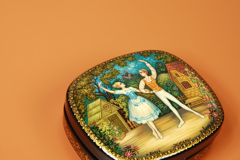 Giselle ballet lacquer box hand painted jewelry box - ของวางตกแต่ง - วัสดุอื่นๆ 