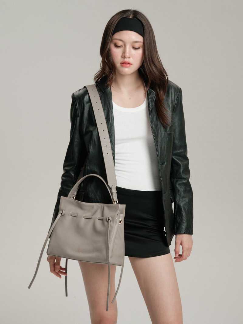 Marroque Wendy drawstring  leather crossbody bag  in Taupe - 其他 - 真皮 灰色