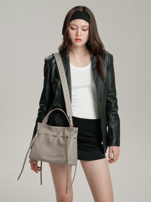Marroque Marroque Wendy drawstring leather crossbody bag in Taupe