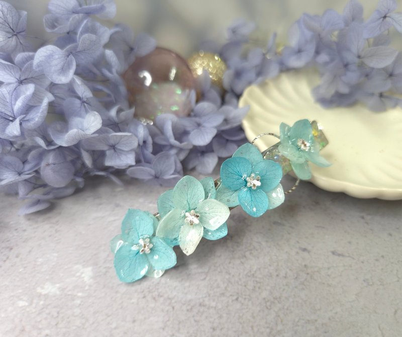 Snow Country Gradient Blue and White Preserved Flower Spring Clip 8cm French Clip - เครื่องประดับผม - พืช/ดอกไม้ สีน้ำเงิน