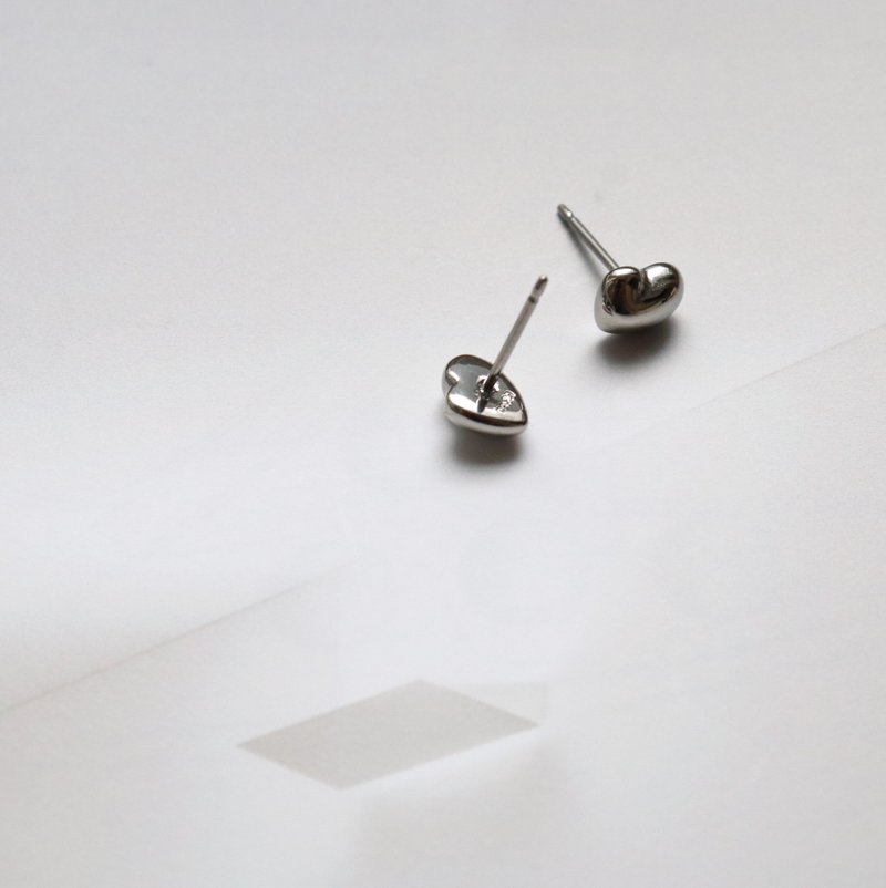 petit stainless heart pierced earrings - ต่างหู - สแตนเลส สีเงิน