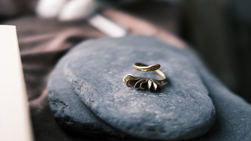Mori Sunhojewelry_Sea and Flower___Stacked Shell Ring - แหวนทั่วไป - ทองแดงทองเหลือง สีทอง