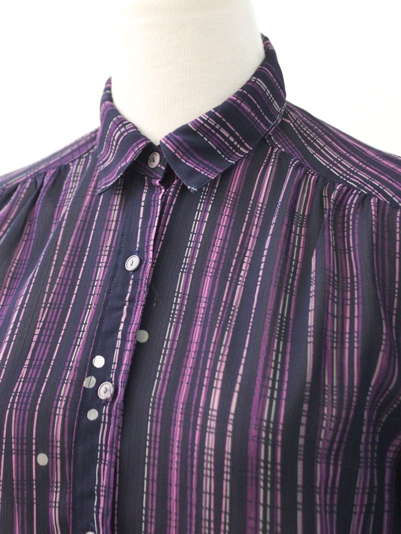 Retro Japanese-made purple striped dot star vintage shirt Japanese Vintage Blouse - เสื้อเชิ้ตผู้หญิง - เส้นใยสังเคราะห์ สีม่วง