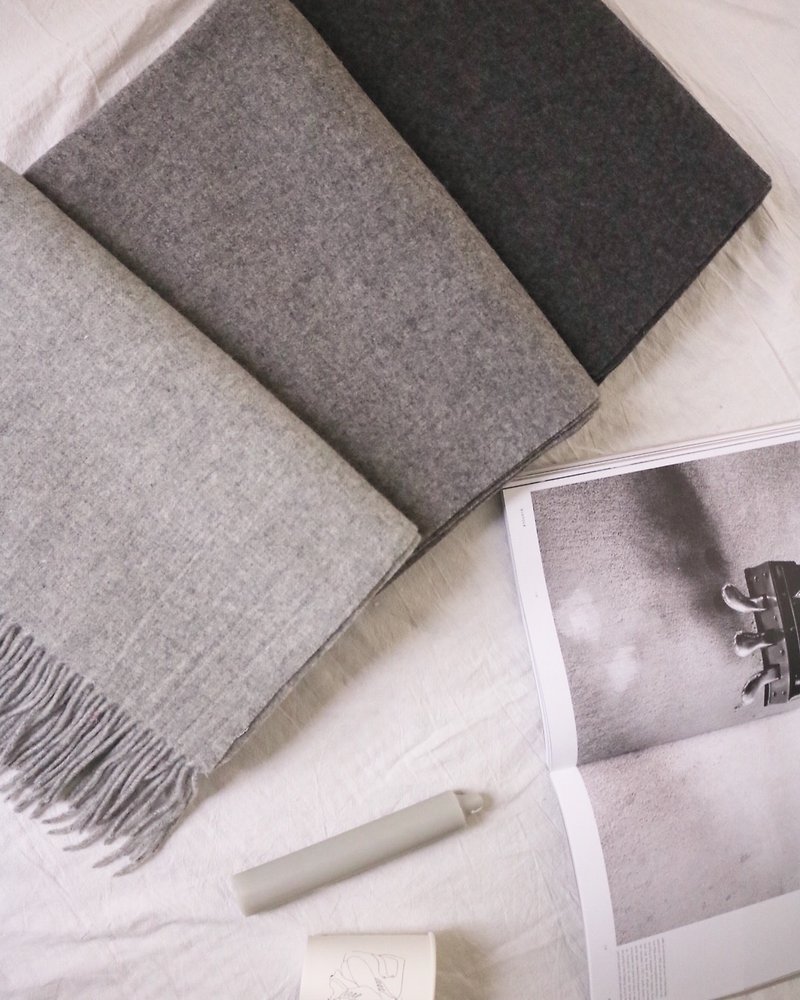 Gray tone wool fringed scarf charcoal gray in stock - ผ้าพันคอถัก - ขนแกะ 