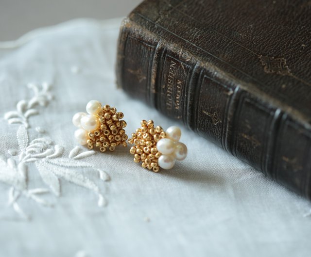 Treasure pearl store pierced earrings