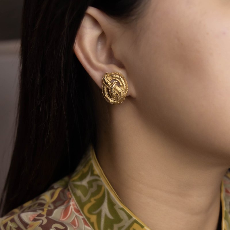 美國Trifari品牌古董 波點麻花繩結造型 鍍金耳夾 - 耳環/耳夾 - 其他金屬 金色