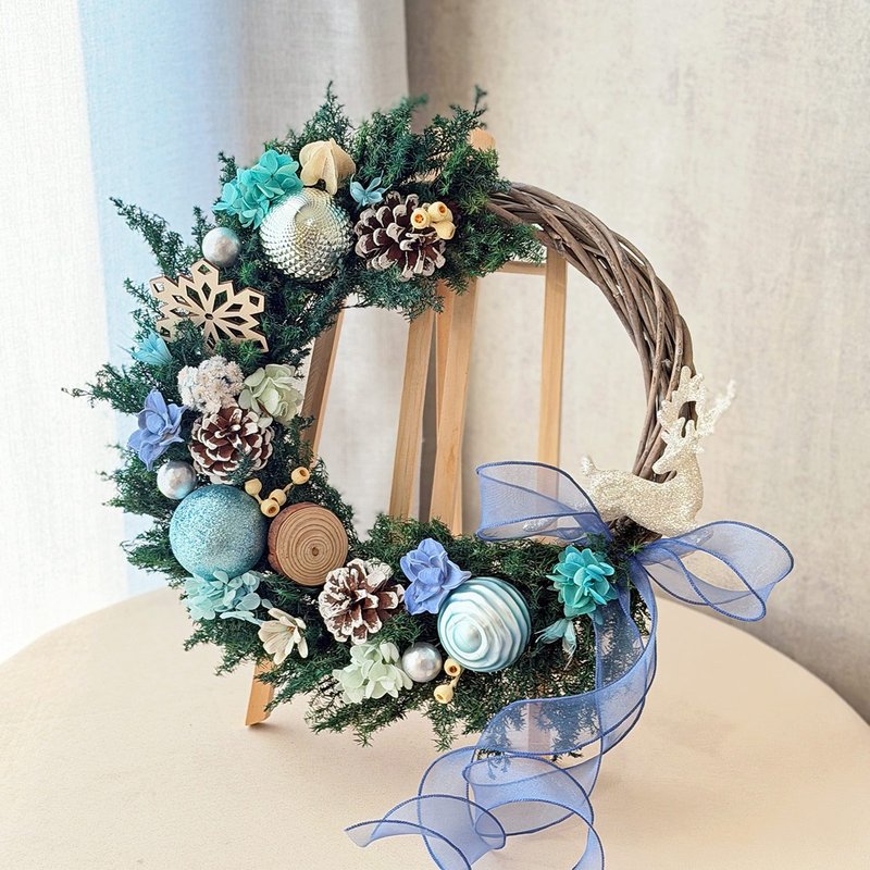 WR04 Blue Christmas Wreath / Preserved Cedar Christmas Wreath with Reindeer Ornament - Christmas Decor - Dried Flowers & Bouquets - Plants & Flowers Blue