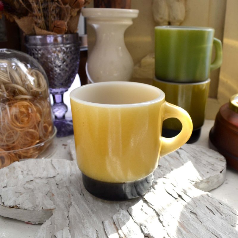 Fire King mustard yellow glass coffee cup can be put into the oven 60s antique glass MUG - แก้วมัค/แก้วกาแฟ - แก้ว สีเหลือง