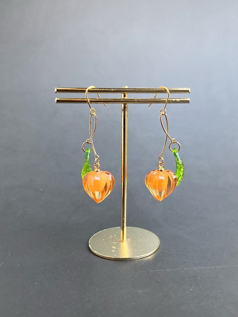 Small ground cherry Clip-On earrings made of resin Hozuki - Earrings & Clip-ons - Resin Orange