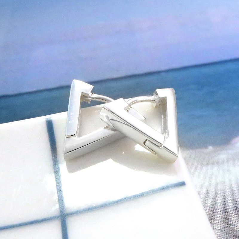 Easy clasp/hoop earrings square line V-shaped (small) easy clasp sterling silver earrings-ART64 - ต่างหู - เงินแท้ สีเงิน