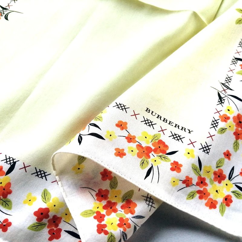 Burberry Vintage Handkerchief – Yellow with Floral Border 20 x 19.5 inches - 絲巾 - 棉．麻 卡其色