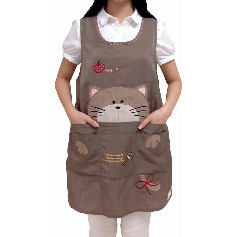 [BEAR BOY] Mercerized Cotton Apple Cat Six-Pocket Apron-Coffee (Tie Back) - ผ้ากันเปื้อน - วัสดุอื่นๆ 