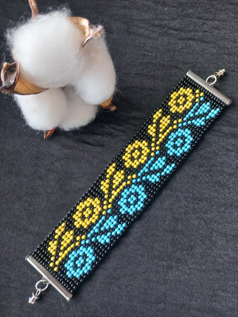 Bracelet beads Ukrainian flowers handmade jewelry - 手鍊/手環 - 琉璃 多色