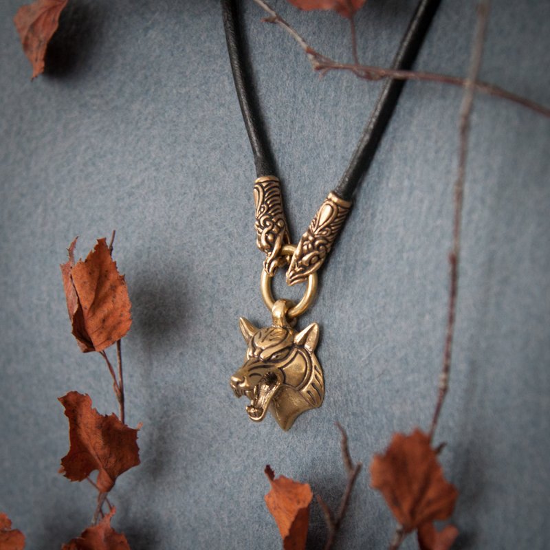 Wolf viking pendant. Witcher necklace. Wolf jewelry on leather cord. Handmade - 項鍊 - 其他金屬 橘色