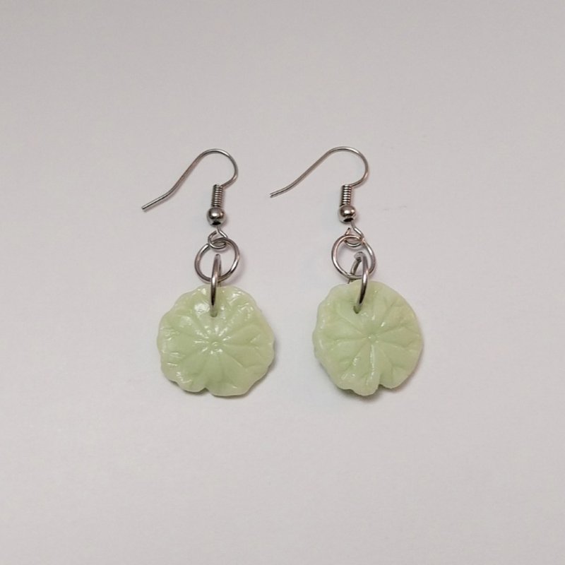 Lotus Leaf Green Earring Handmade Air Dry Clay Eco Friendly Stainless Hook - 耳環/耳夾/耳骨夾 - 黏土 綠色