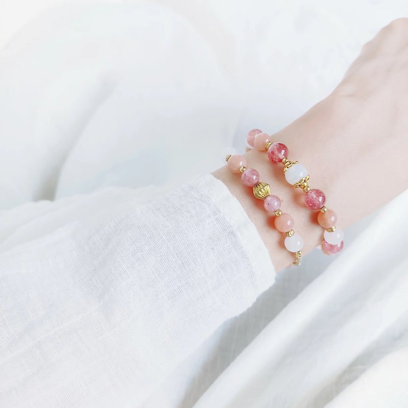 [Engraved in your heart] Love bracelet/sun Stone/pink crystal/strawberry crystal/moonstone/Japanese silk thread - สร้อยข้อมือ - คริสตัล สึชมพู