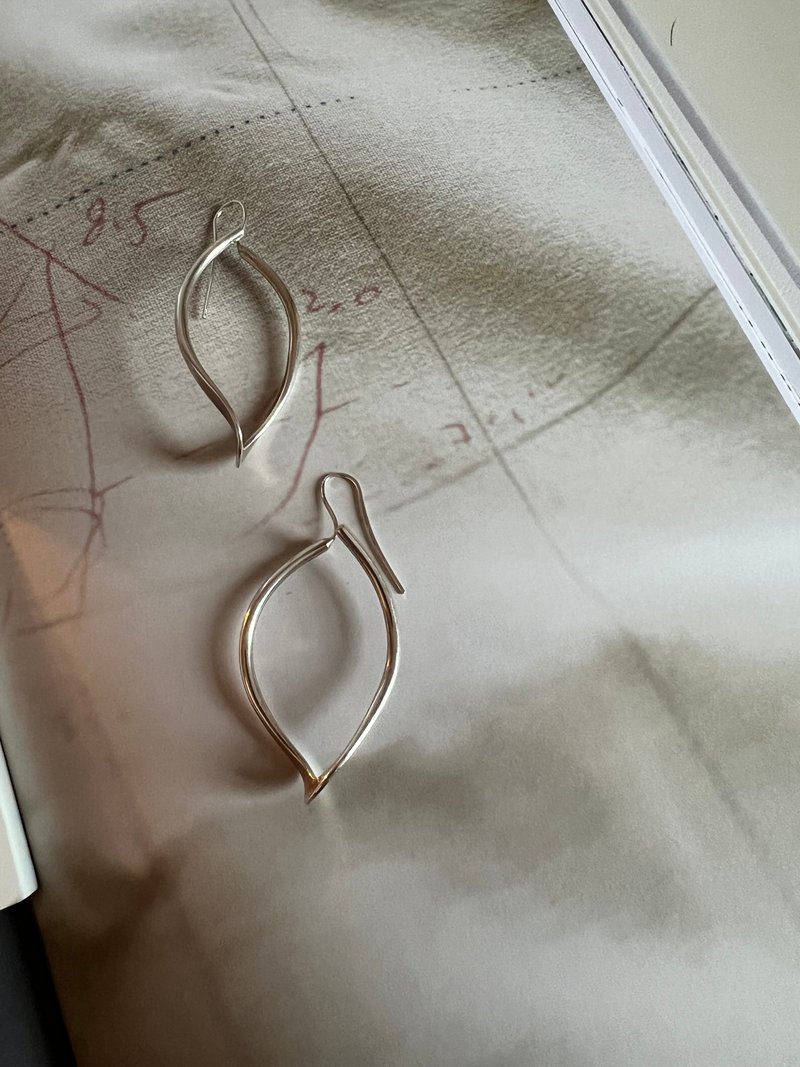 Vintage Twist leaf Silver Earrings - 耳環/耳夾/耳骨夾 - 純銀 銀色