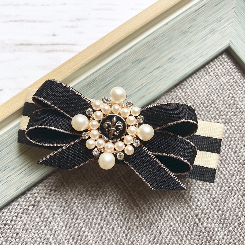 Classic British style generous clip / black - Hair Accessories - Other Materials Black