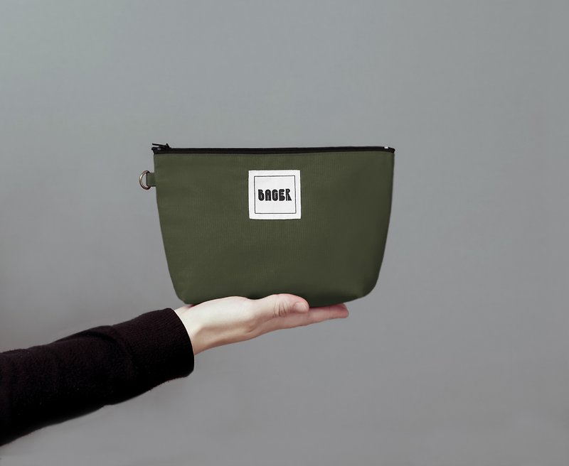 Bager simple plain zipper universal bag / army green - กระเป๋าเครื่องสำอาง - ผ้าฝ้าย/ผ้าลินิน สีกากี