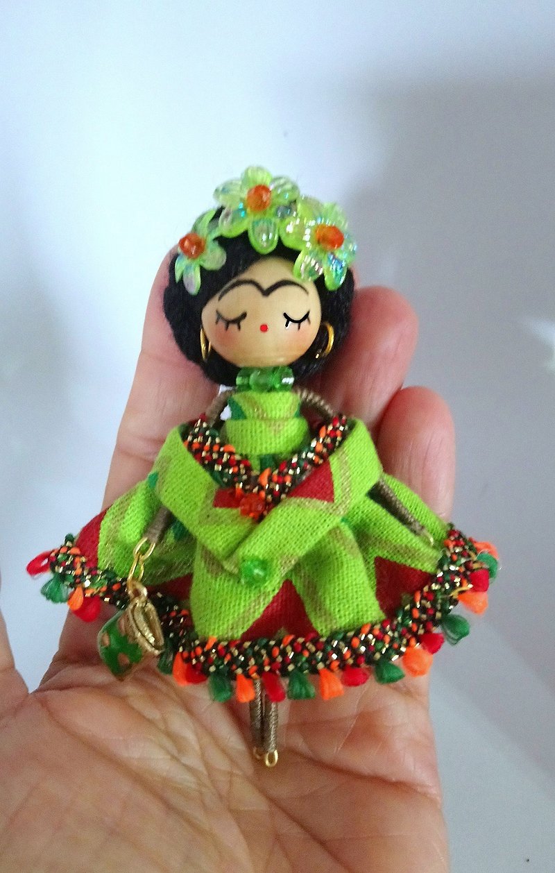 ブローチ人形フリーダ・カロ - ブローチ - 木製 グリーン