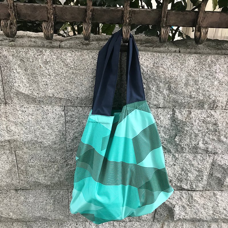 Sienna* Extra Water Repellent Shopping Bag Balloon Bag - กระเป๋าแมสเซนเจอร์ - เส้นใยสังเคราะห์ สีดำ