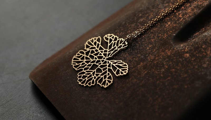 Golden Leaf Necklace Skeleton Leaf Pendant-S (Gold) - Necklaces - Other Metals Gold