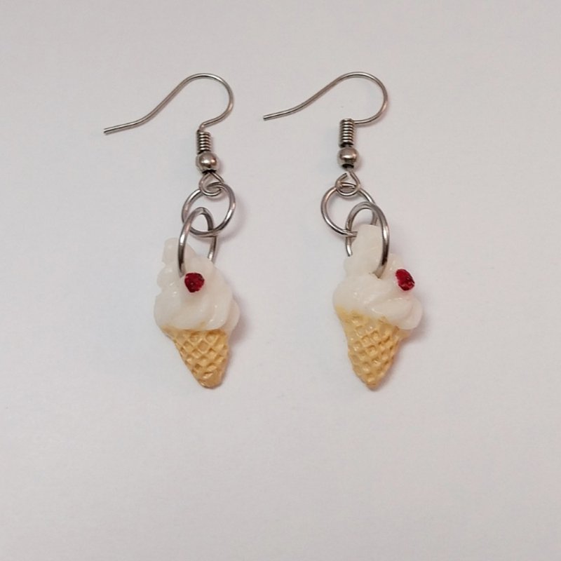 White Ice cream Earring Handmade Air Dry Clay Eco Friendly Stainless Hook - 耳環/耳夾/耳骨夾 - 黏土 白色