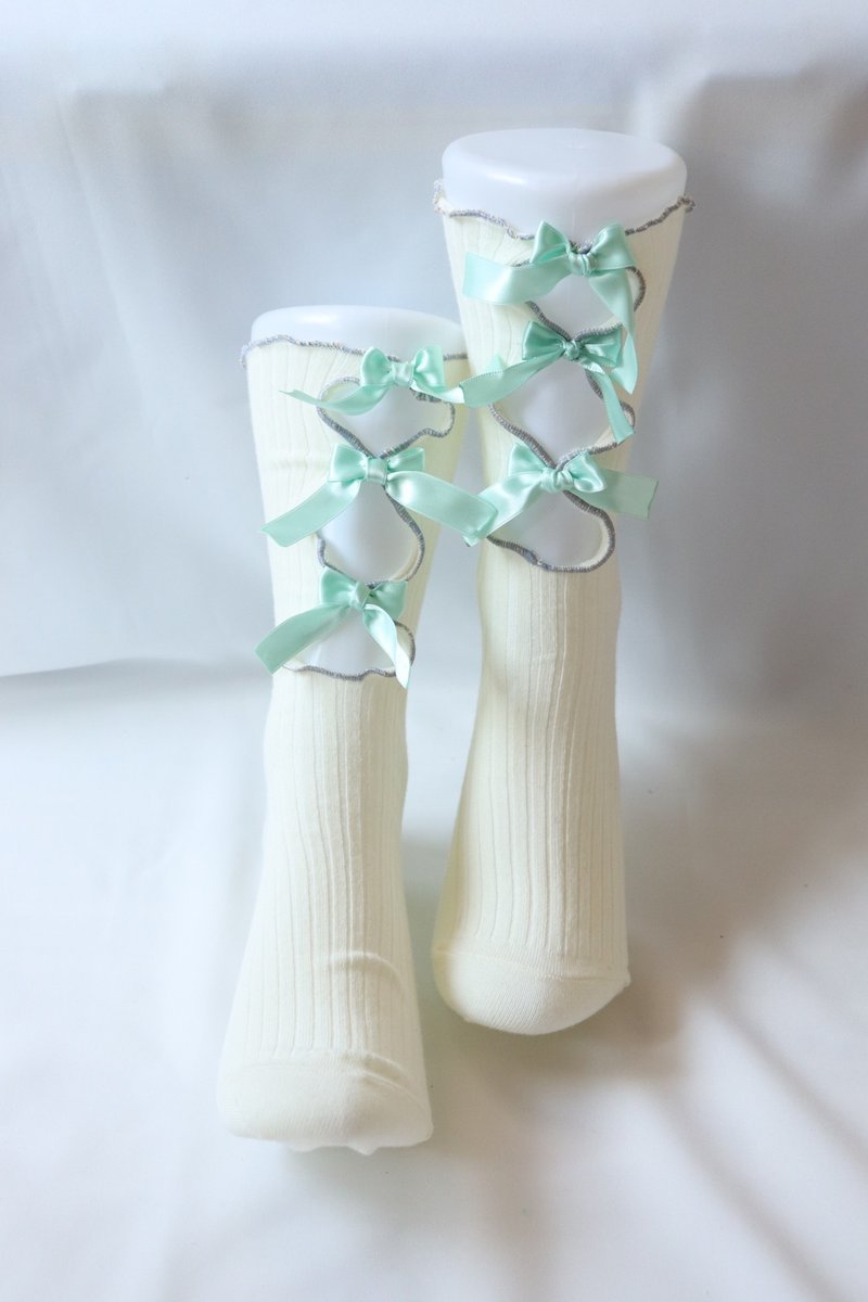 White x Green Plain Ribbon Series Colorful Mellow Socks Flashy Socks Unique 22.5-25 Women's Socks - ถุงเท้า - วัสดุอื่นๆ ขาว