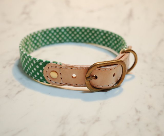 陶器 犬の彫刻 茶色 首輪付き