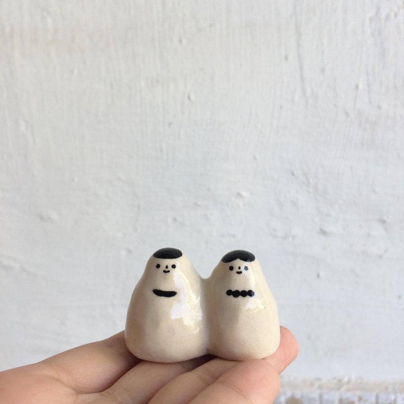 兒童特集 : 陶製戴指環的孩子 - 擺飾/家飾品 - 陶 卡其色
