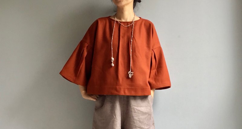 One Night Maple Red/Brick Red Wool Three-quarter Sleeve/Bell Sleeve Blouse Top WOOL/Wool Material - เสื้อผู้หญิง - ขนแกะ 