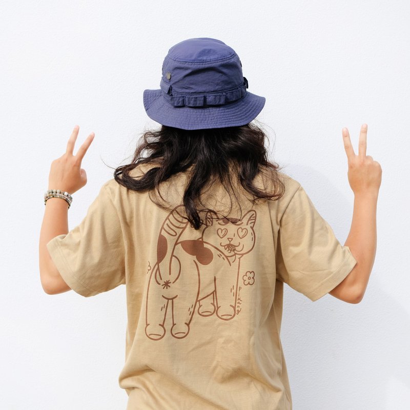 貓島日常 T-shirt 卡其 / 抓獵物 - 女 T 恤 - 棉．麻 卡其色