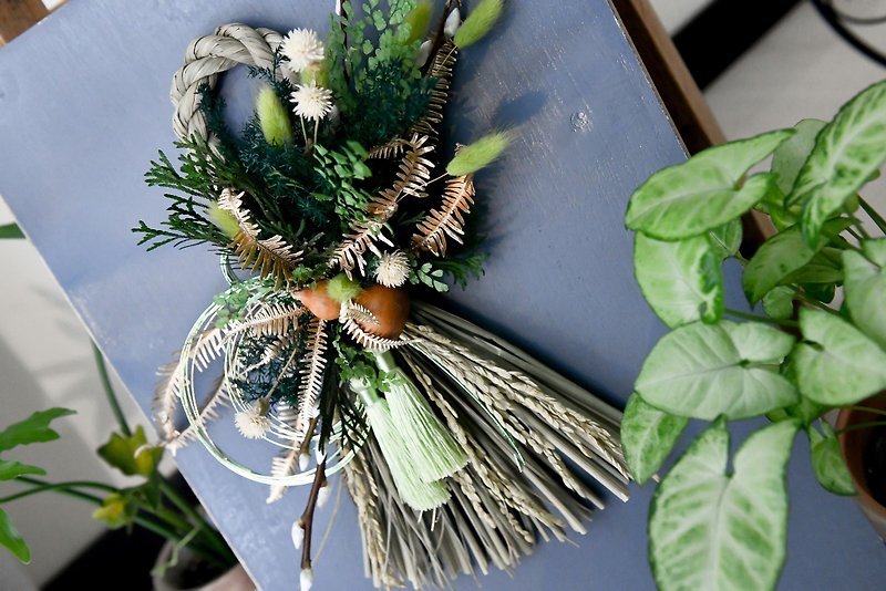 New Year's Floral Course Circle and New Year Ornaments - Plants & Floral Arrangement - Plants & Flowers 